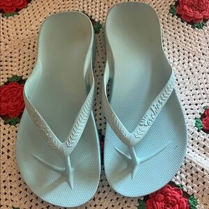 Archie’s size 10 flip flops